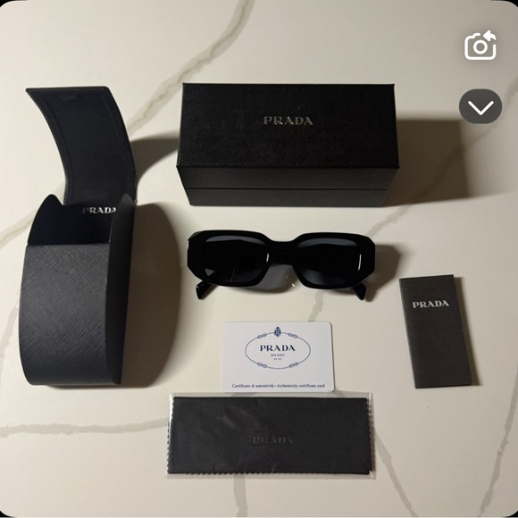 Elegant Black Sunglasses - Picture 1 of 2